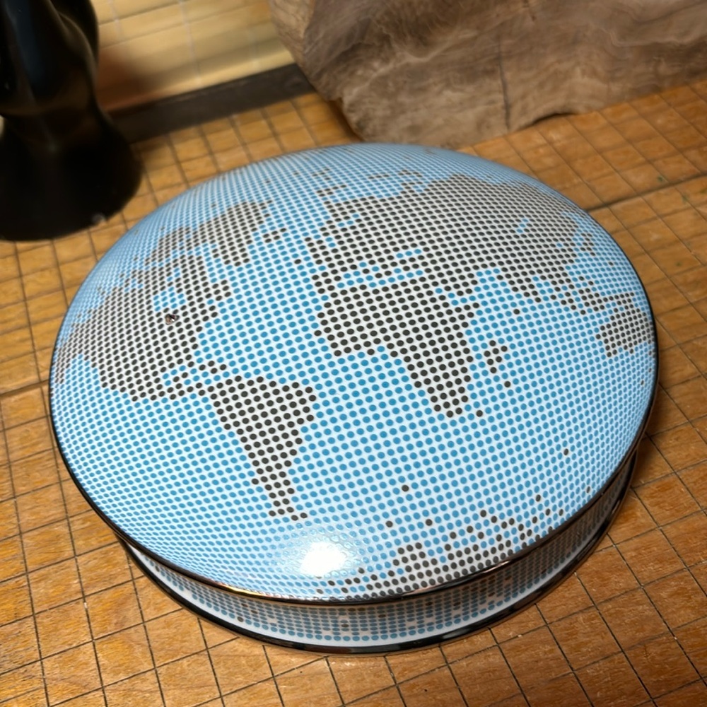 Hilton Limoges France Limited Edition Round World Ceramic Box Chicago, USA EVC